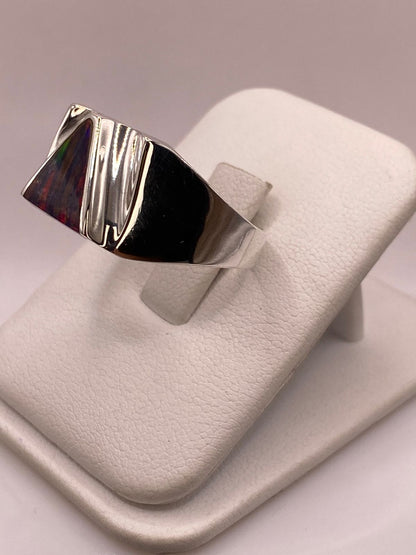 Anillo Contemporáneo en Plata Ley 950 con Ópalo de Fuego, vista lateral