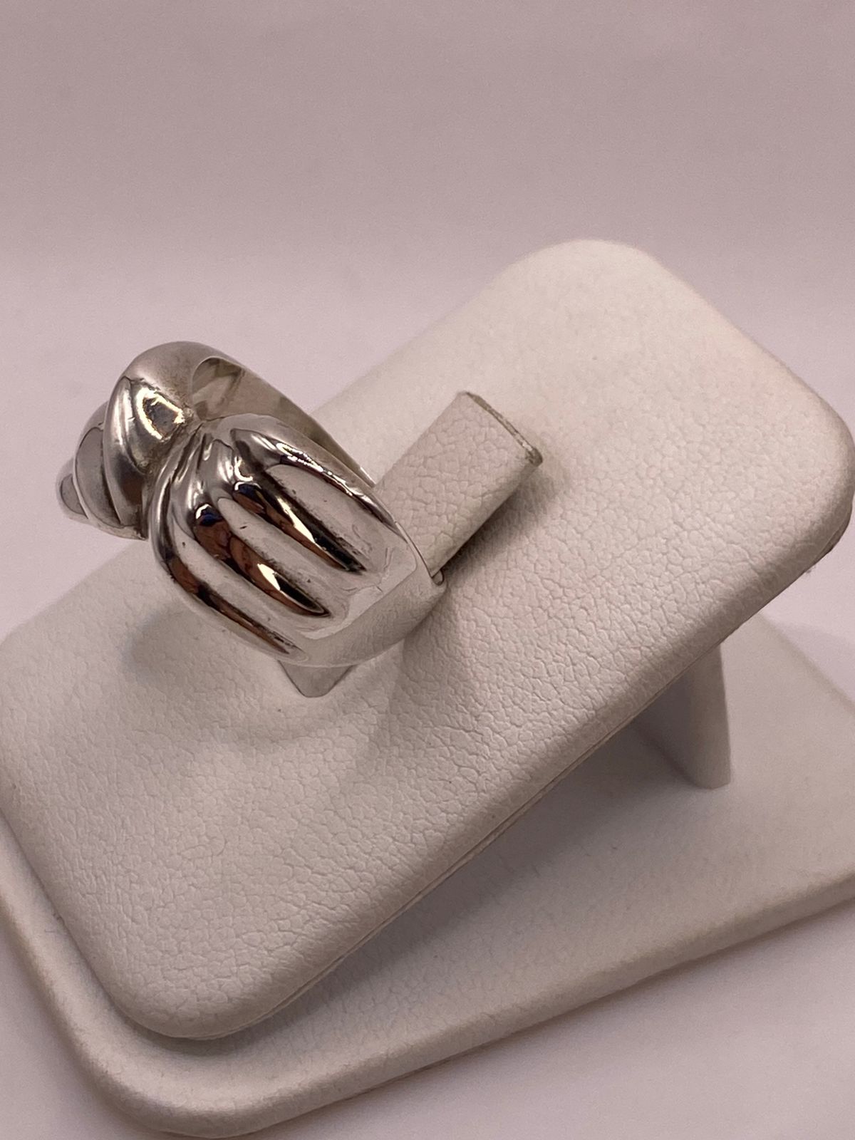 Anillo Contemporáneo en Plata .925, vista lateral