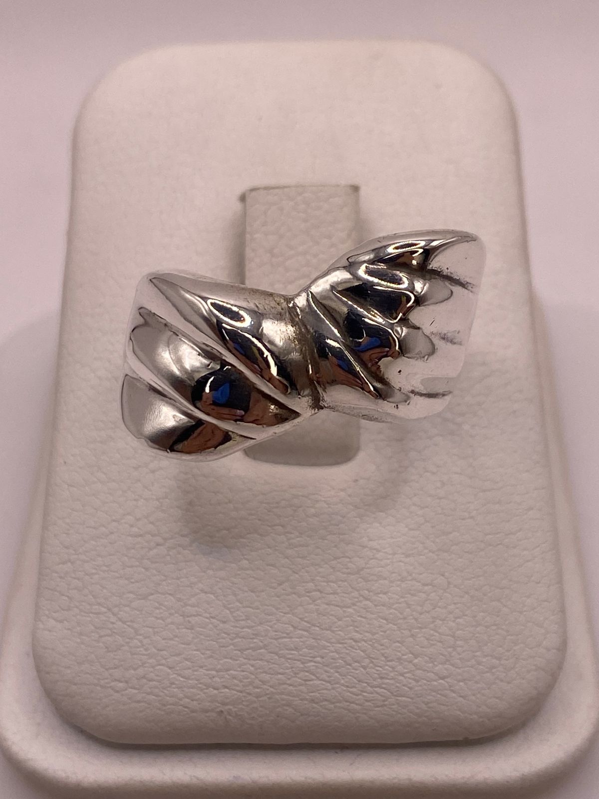 Anillo Contemporáneo en Plata .925 — ángulo diagonal