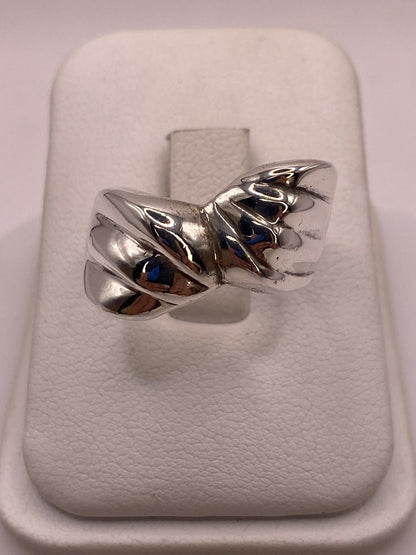 Anillo Contemporáneo en Plata .925 — ángulo diagonal