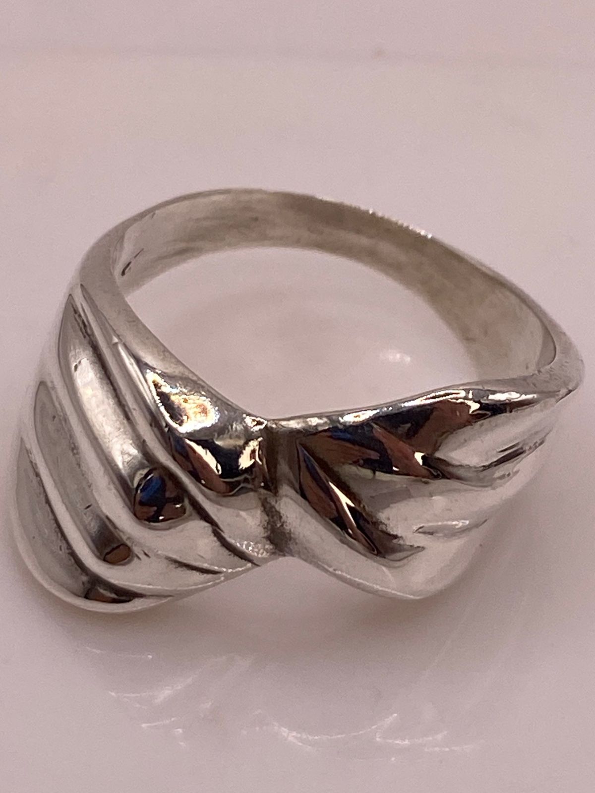 Anillo Contemporáneo en Plata .925, sello de autenticidad Plata Ley .925
