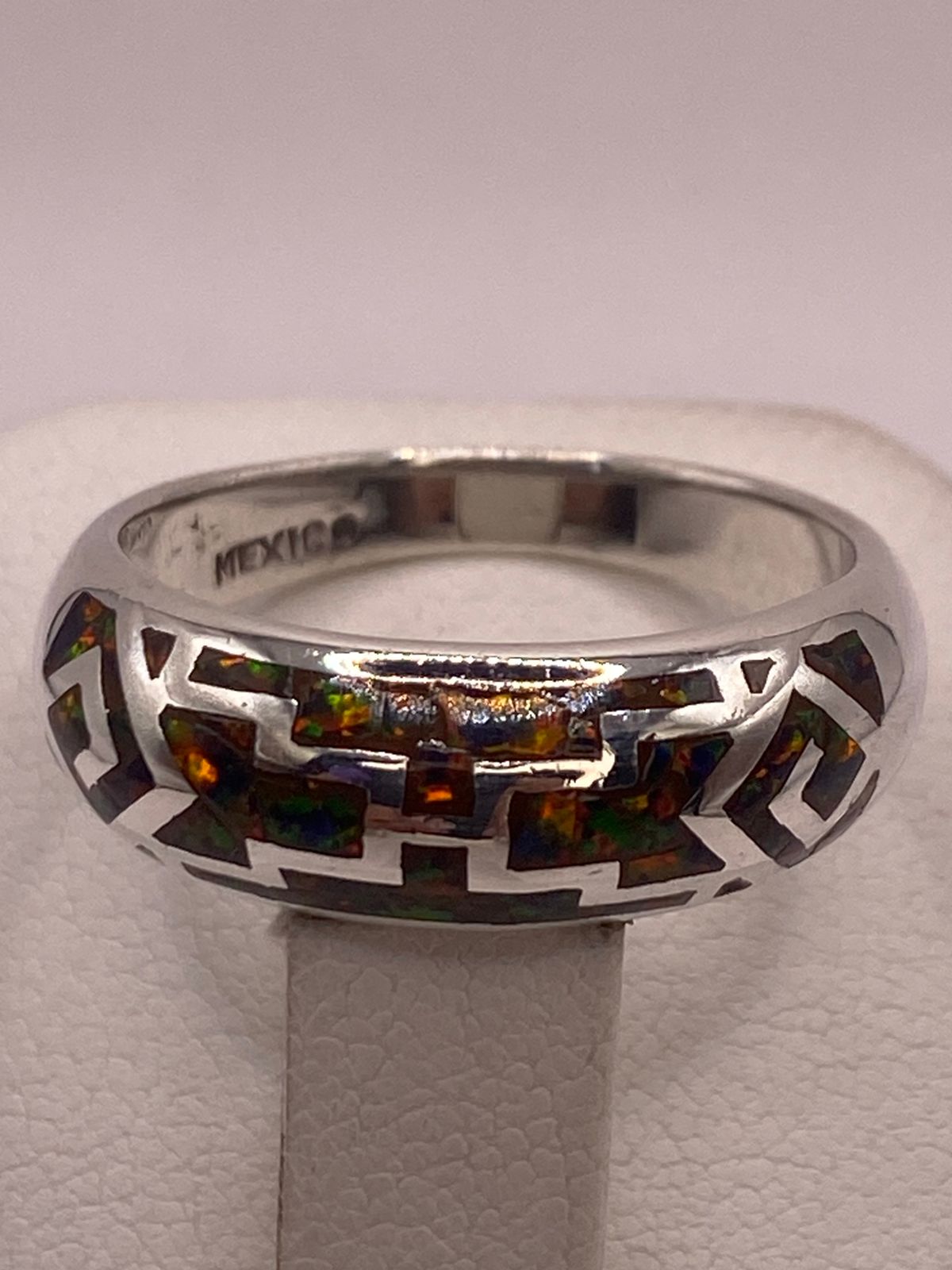 Anillo Contemporáneo de Plata 950 con Ópalo de Fuego, vista de detalle