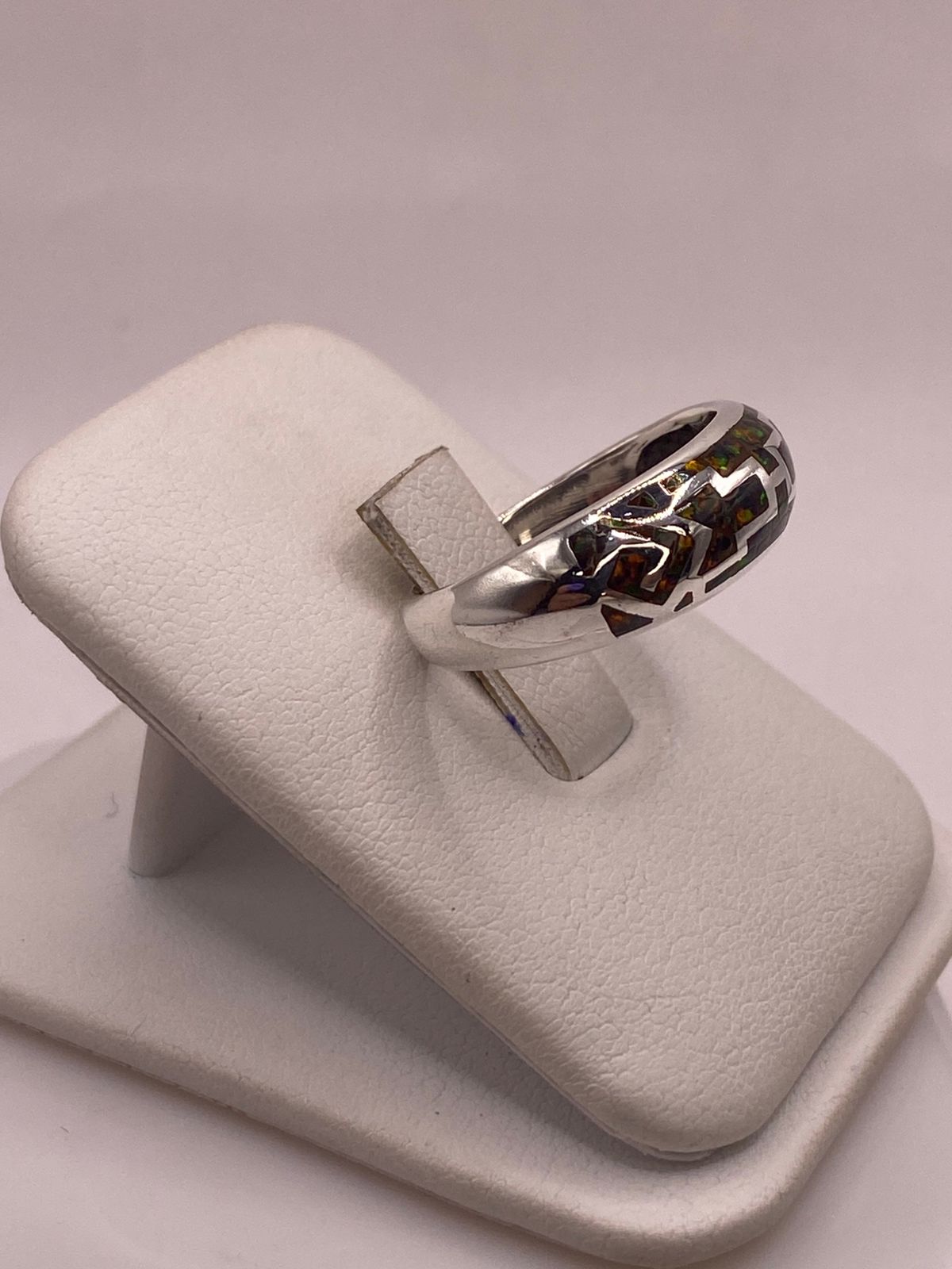 Anillo Contemporáneo de Plata 950 con Ópalo de Fuego, vista frontal