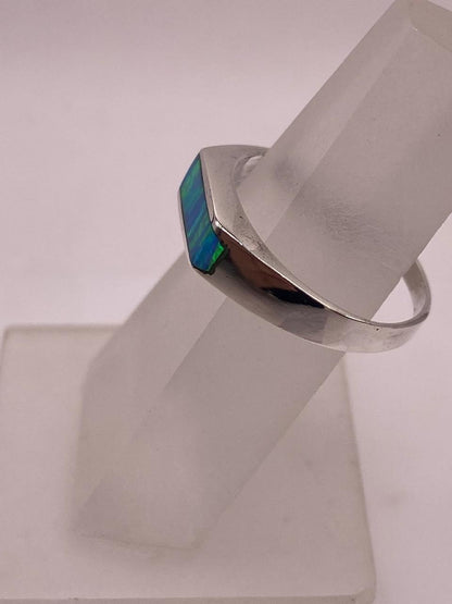 Anillo Contemporáneo de Plata 950 con Ópalo de Fuego, vista de detalle