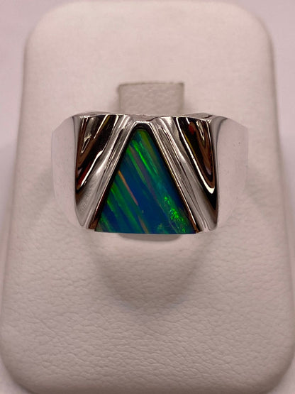 Anillo Contemporáneo Plata Ley 950 con Ópalo de Fuego Azul‑verde, vista de detalle