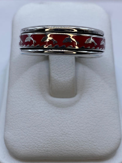Anillo de Coral Rojo con Delfines en Plata .925, vista lateral