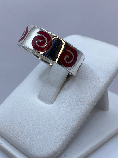 Anillo de Coral Rojo con Espirales en Plata .925, vista lateral