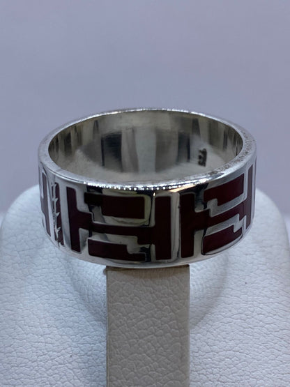 Anillo de Coral Rojo con Greca Geométrica en Plata .925, sello de autenticidad Plata Ley .925