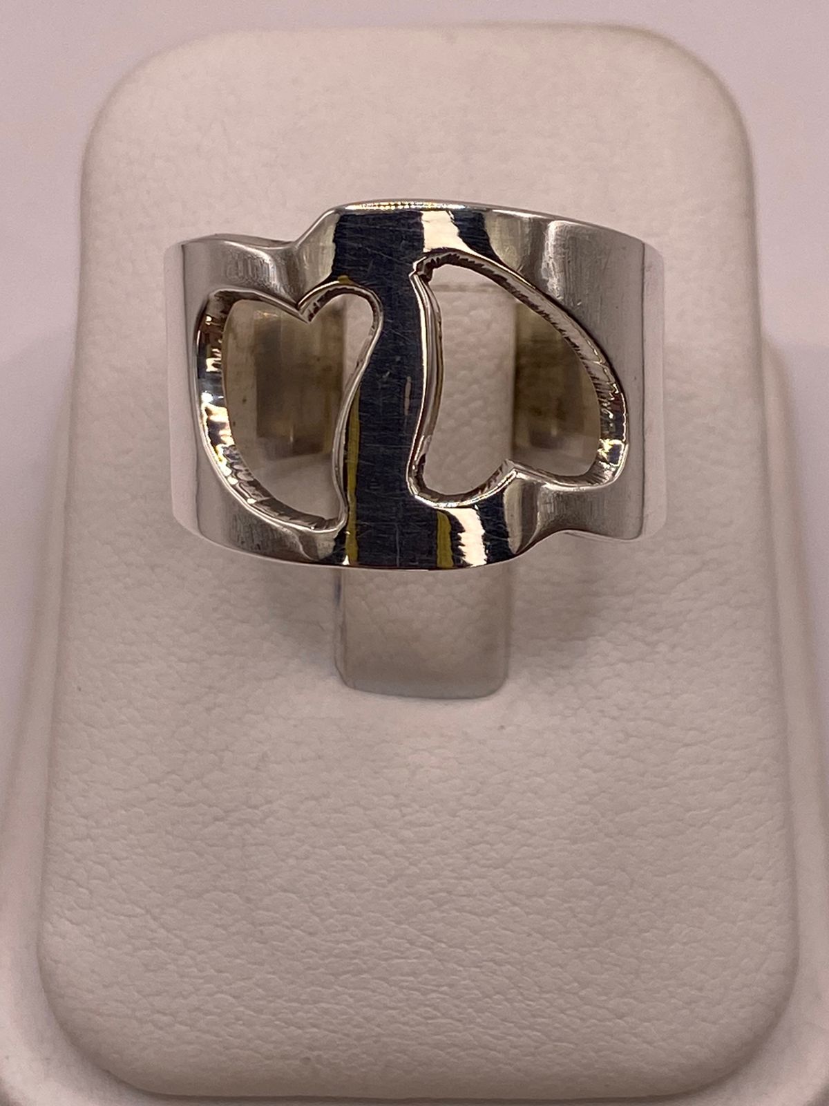 Anillo de Corazones Recortados en Plata .925, vista de detalle