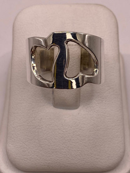 Anillo de Corazones Recortados en Plata .925, vista de detalle