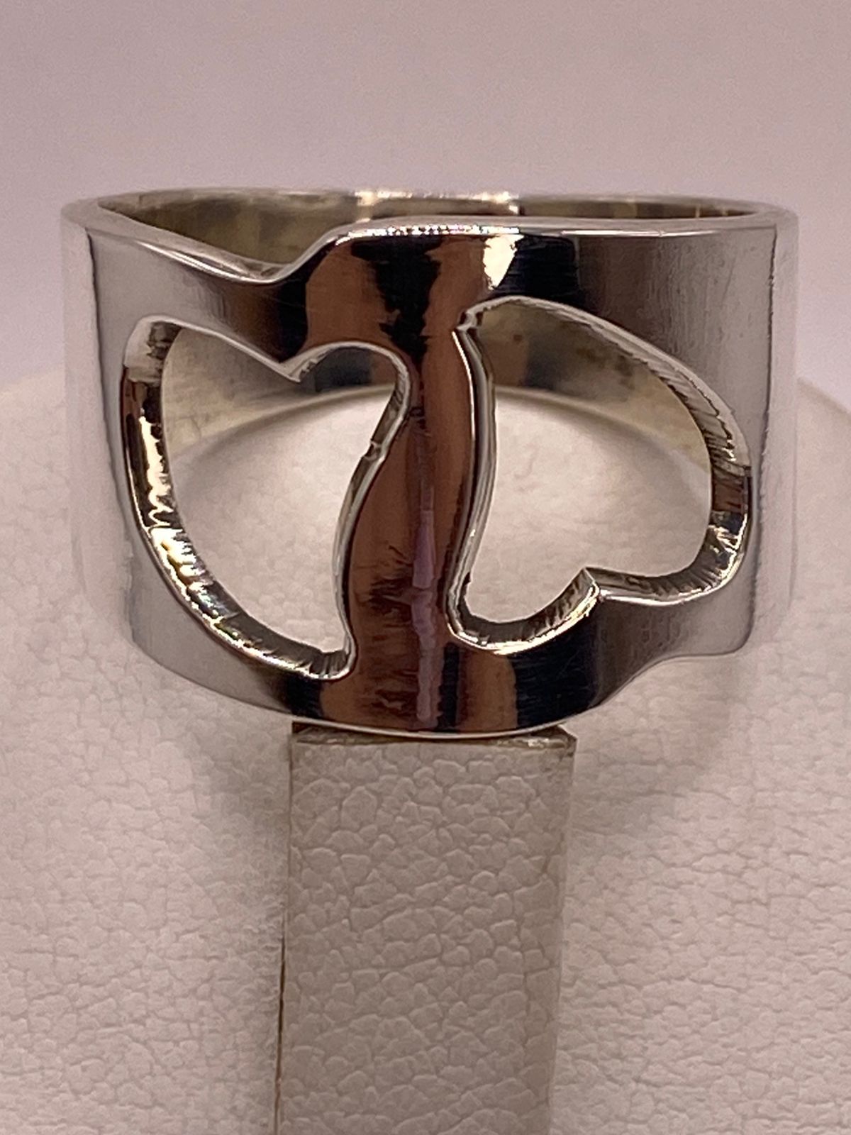 Anillo de Corazones Recortados en Plata .925, vista posterior