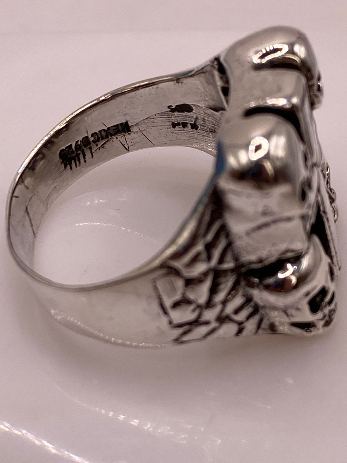 Anillo de Cruz con Calaveras en Plata .925, sello de autenticidad Plata Ley .925
