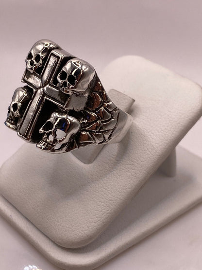 Anillo de Cruz con Calaveras en Plata .925, vista lateral