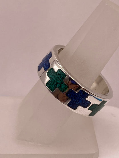 Anillo Cruz Geométrica de Plata .925 con Incrustaciones de Piedra, vista lateral