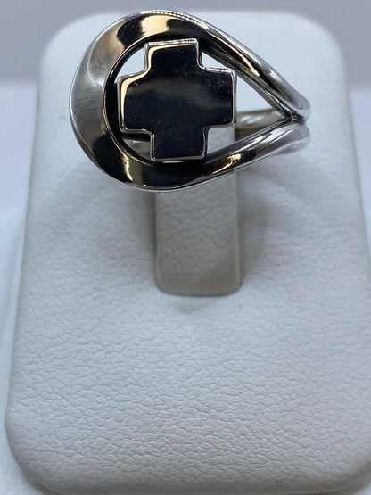 Anillo Cruz Moderna en Plata .925 — ángulo diagonal
