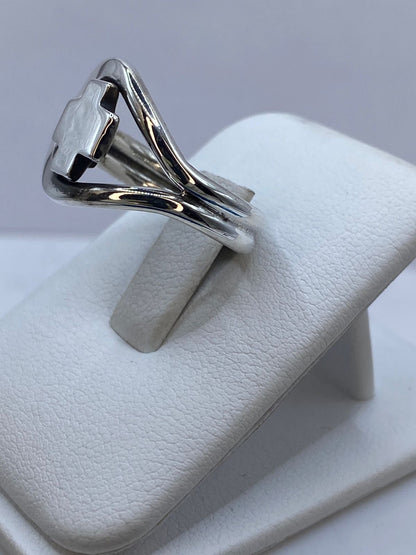 Anillo Cruz Moderna en Plata .925, vista lateral