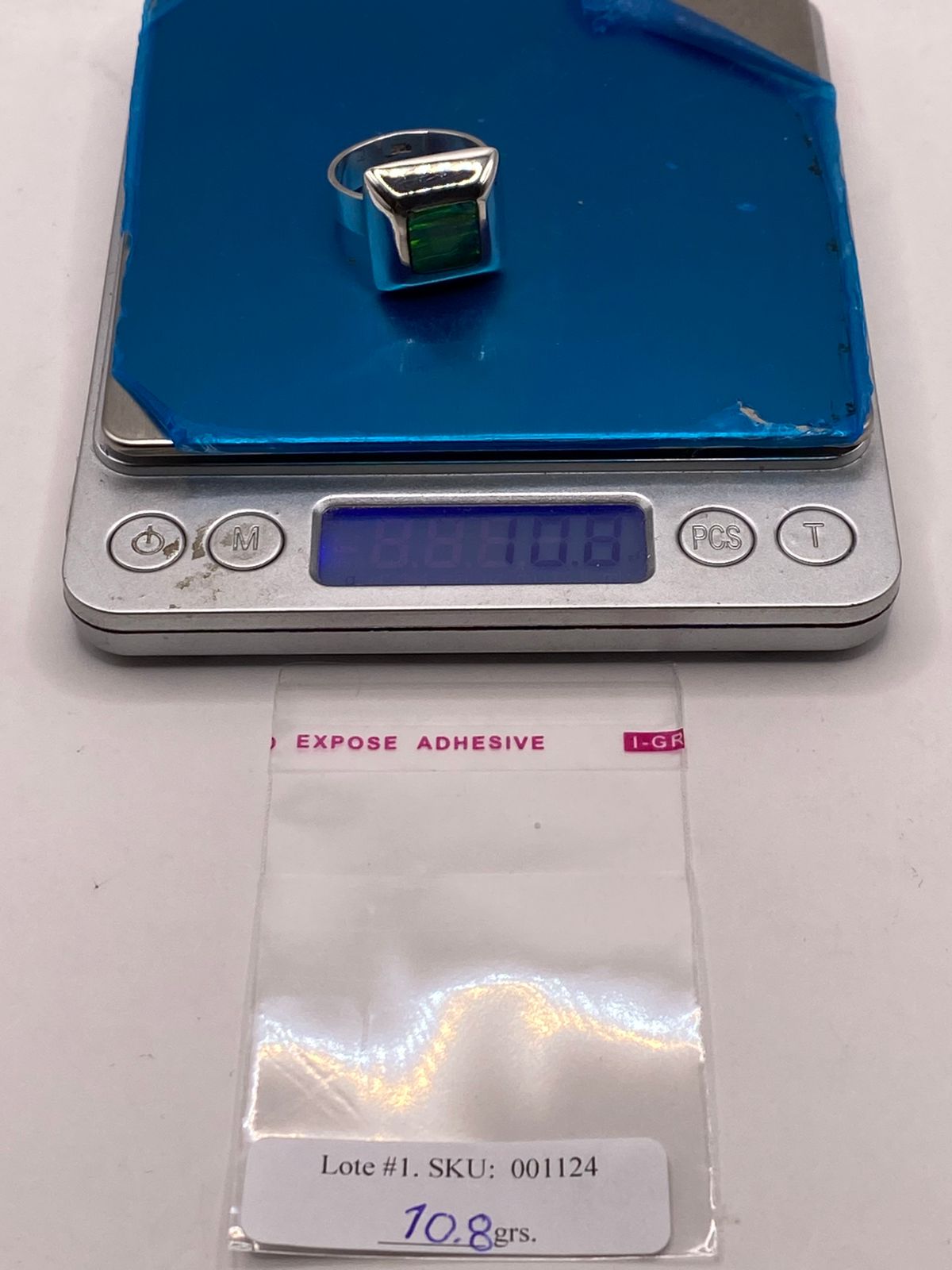Anillo Cuadrado con Ópalo de Fuego Verde en Plata .925, peso en gramos (báscula)