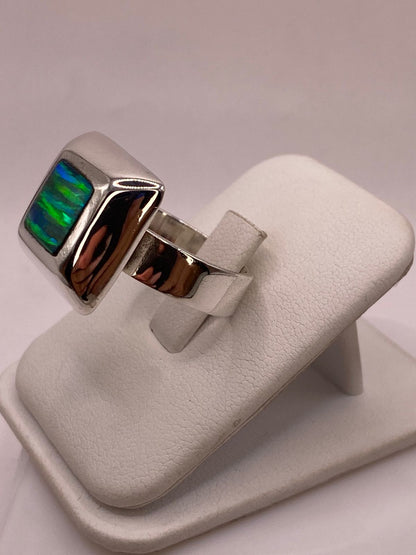 Anillo Cuadrado con Ópalo de Fuego Verde en Plata .925, vista frontal