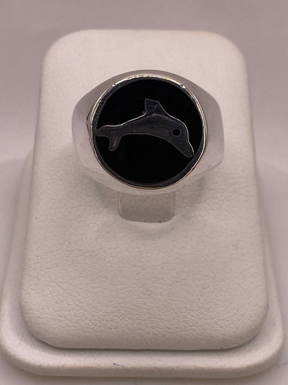 Anillo Delfín en Plata .925 en báscula mostrando peso