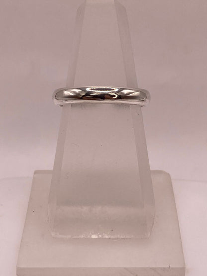 Anillo Delgado Liso de Plata Ley .925 en báscula mostrando peso