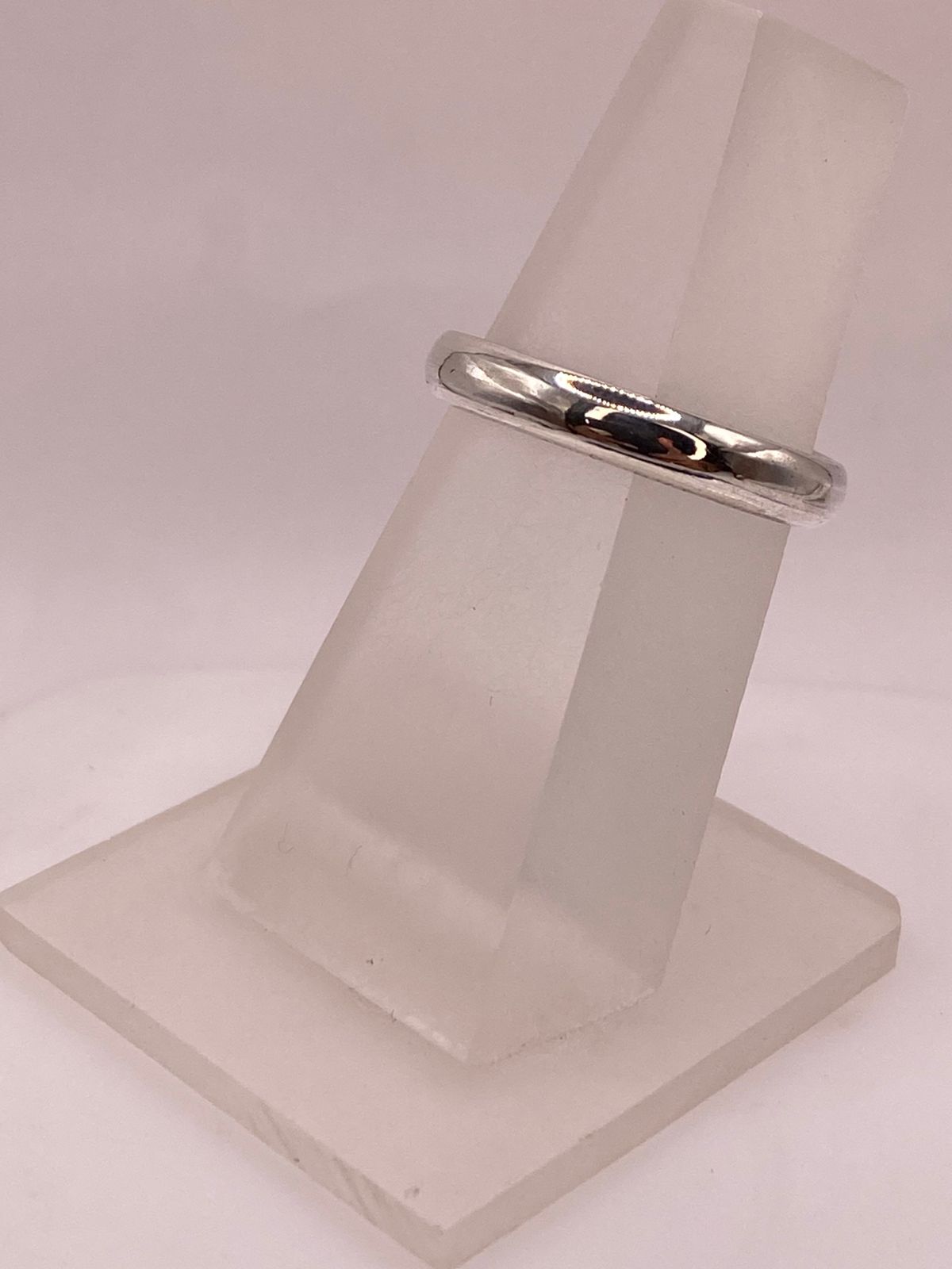 Anillo Delgado Liso de Plata Ley .925, vista frontal