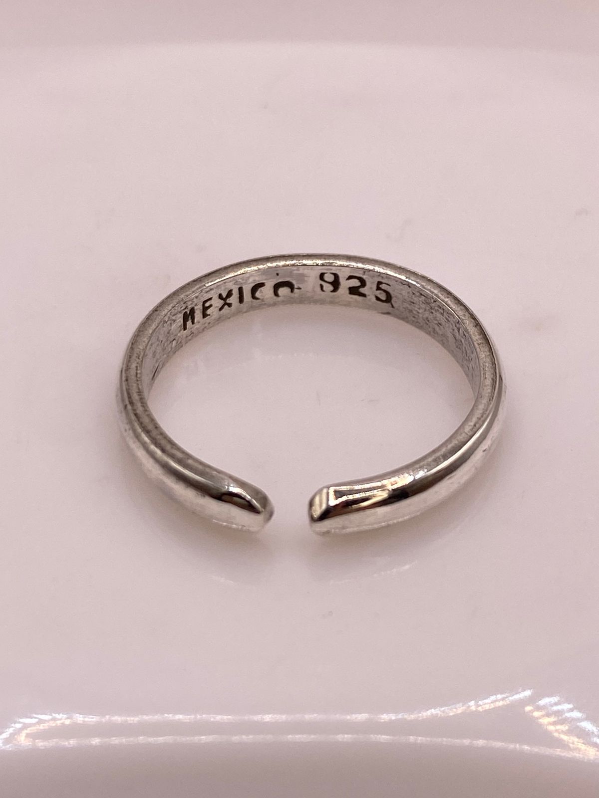 Anillo Delgado Liso de Plata Ley .925, sello de autenticidad Plata Ley .925
