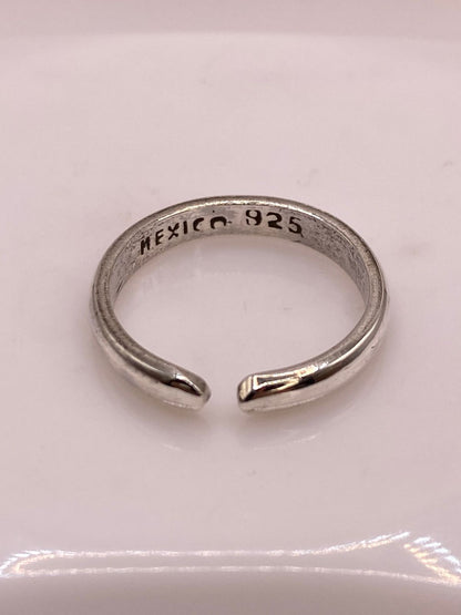 Anillo Delgado Liso de Plata Ley .925, sello de autenticidad Plata Ley .925