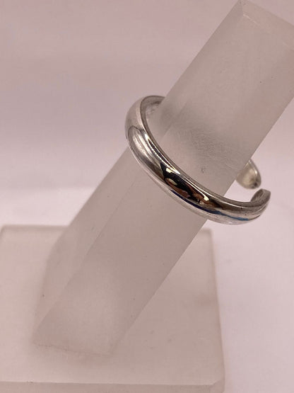 Anillo Delgado Liso de Plata Ley .925, vista de detalle