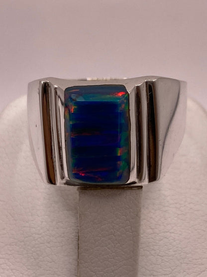 Anillo Diseño Contemporáneo Plata Ley 925 con Incrustación Vertical de Ópalo de Fuego, vista superior