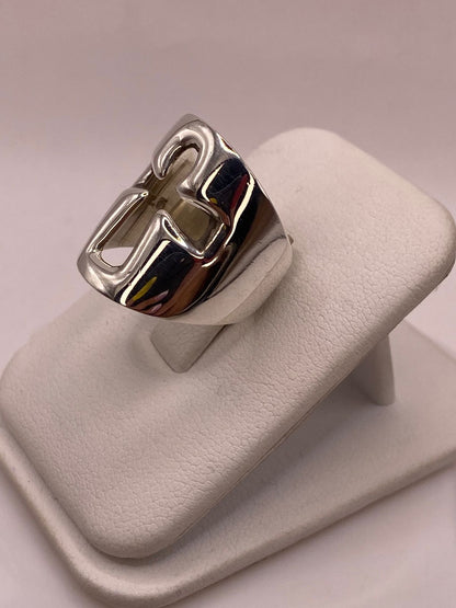 Anillo Diseño Cruz Estilizada en Plata .925, vista frontal