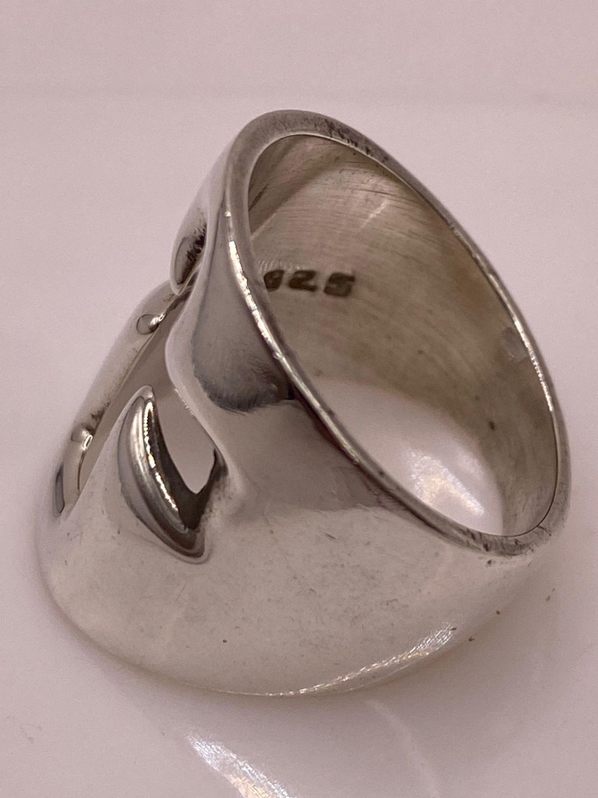 Anillo Diseño Cruz Estilizada en Plata .925, sello de autenticidad Plata Ley .925