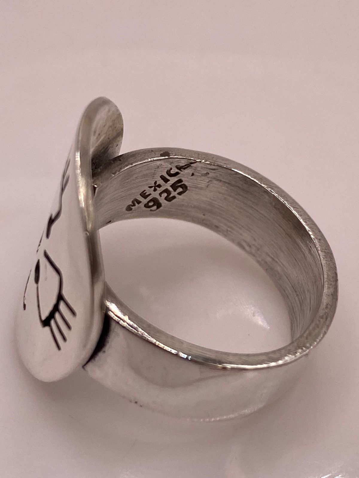 Anillo con Diseño de Cruz en Plata .925, sello de autenticidad Plata Ley .925