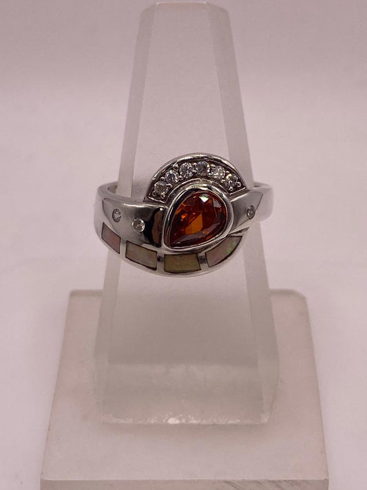Anillo Diseño Curvo de Plata 925 con Ópalo de Fuego y Zirconia — ángulo diagonal