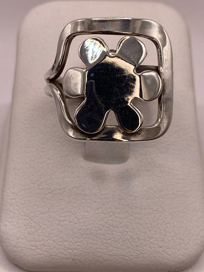 Anillo Diseño Orgánico en Marco Cuadrado Plata .925, vista lateral