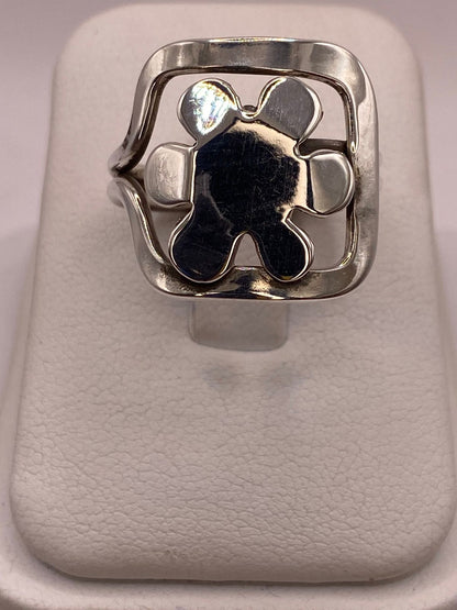 Anillo Diseño Orgánico en Marco Cuadrado Plata .925, vista de detalle
