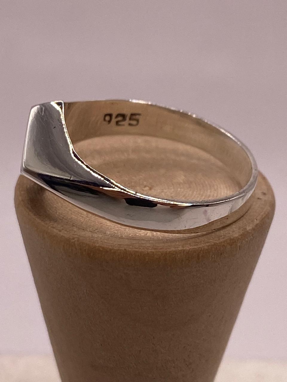 Anillo Doble Línea con Ópalo de Fuego Tornasol en Plata .925, sello de autenticidad Plata Ley .925