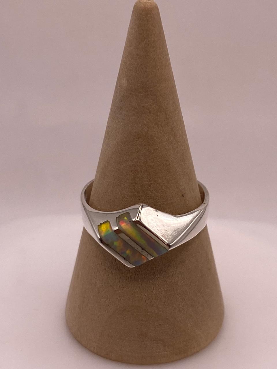Anillo Doble Línea con Ópalo de Fuego Tornasol en Plata .925, vista lateral