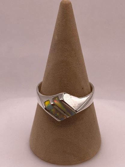 Anillo Doble Línea con Ópalo de Fuego Tornasol en Plata .925, vista lateral