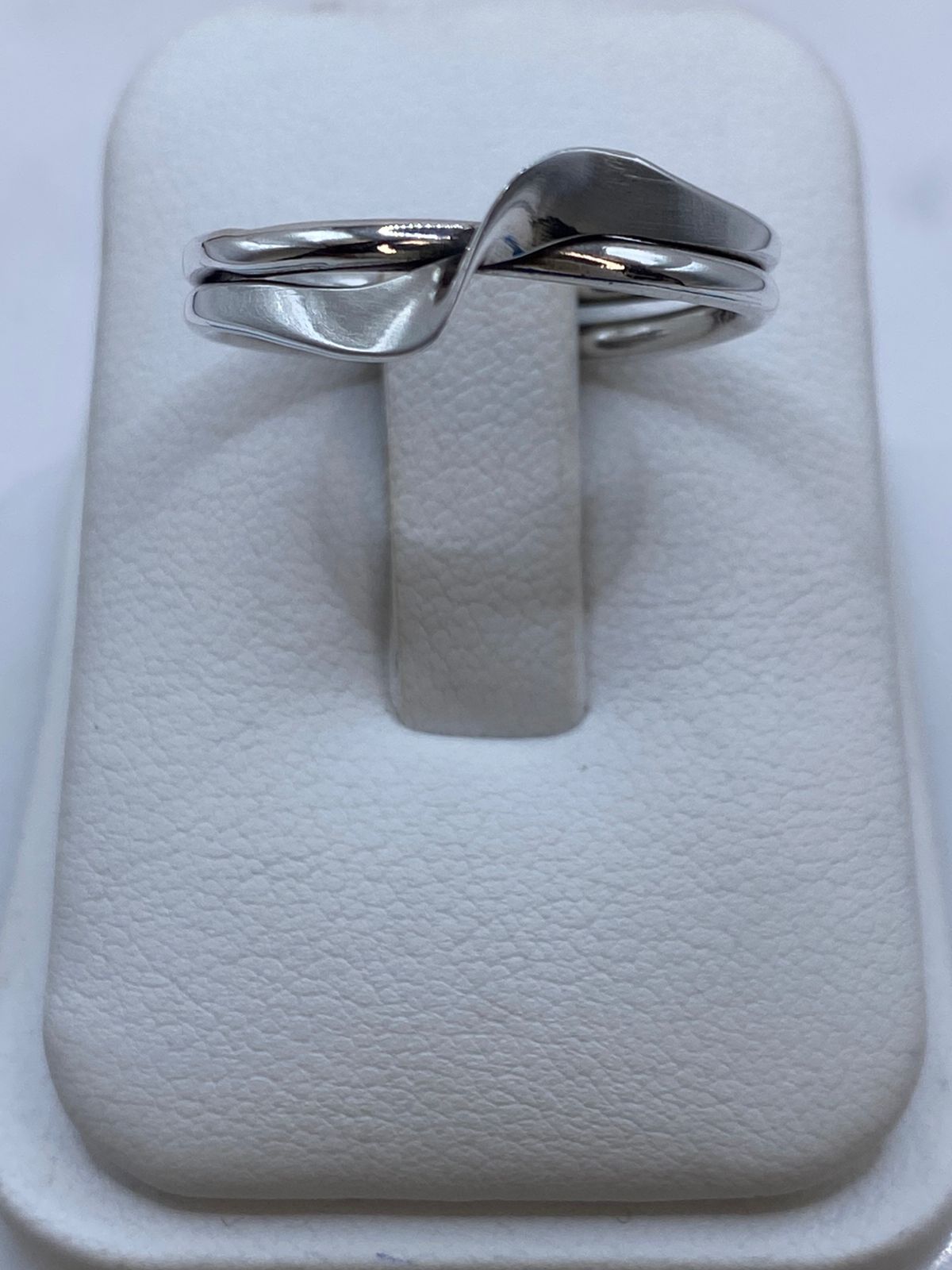 Anillo Doble Banda Entrelazada en Plata .925, vista frontal