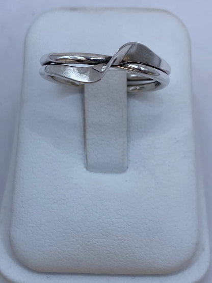 Anillo Doble Banda Entrelazada en Plata .925, vista de detalle