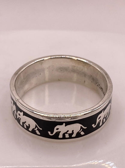 Anillo Elefantes en Plata .925 – Diseño Étnico, sello de autenticidad Plata Ley .925