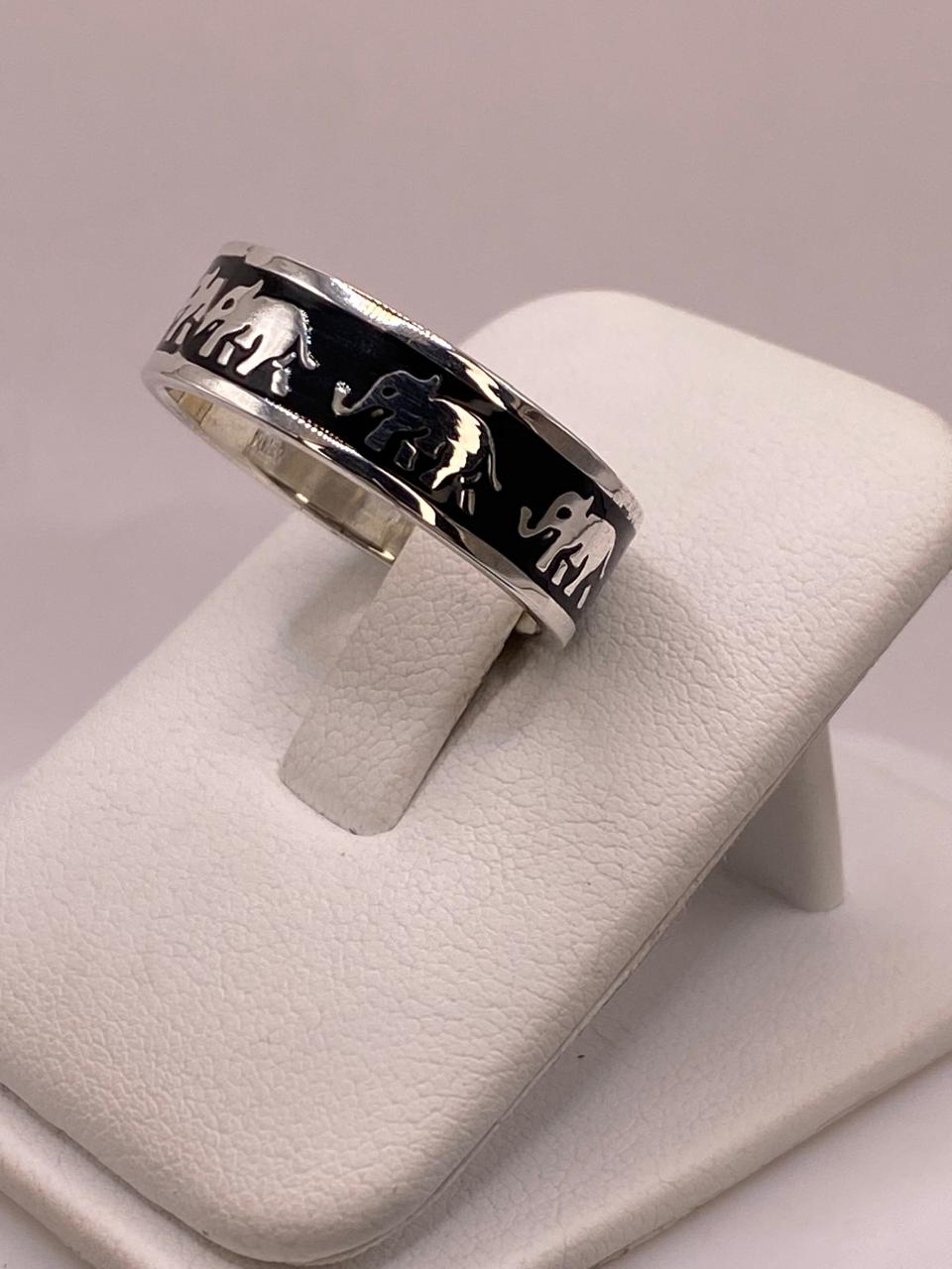 Anillo Elefantes en Plata .925 – Diseño Étnico, vista frontal