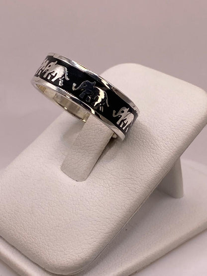 Anillo Elefantes en Plata .925 – Diseño Étnico, vista frontal