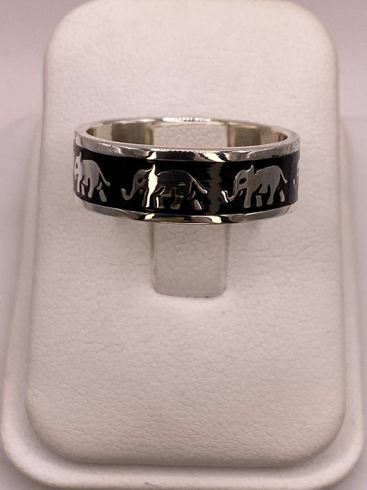 Anillo Elefantes en Plata .925 – Diseño Étnico — vista lateral