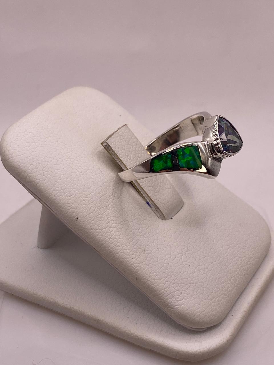 Anillo Elegante Curvo de Plata 950 con Ópalo de Fuego y Zirconia, vista frontal
