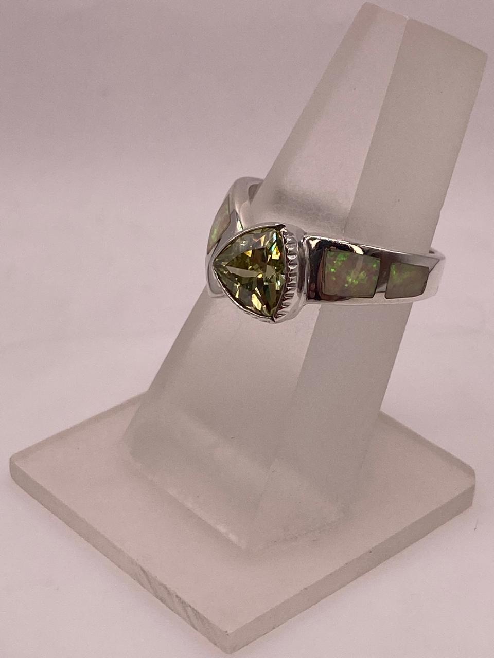 Anillo Elegante Curvo de Plata 950 con Ópalo de Fuego y Zirconia, vista superior