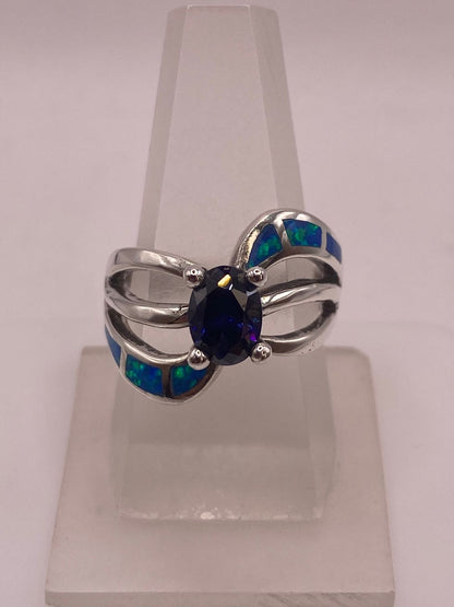 Anillo Elegante Curvo de Plata 950 con Ópalo de Fuego y Zirconia — ángulo diagonal