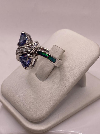 Anillo Elegante de Plata 925 con Ópalo de Fuego y Zirconia, vista de detalle
