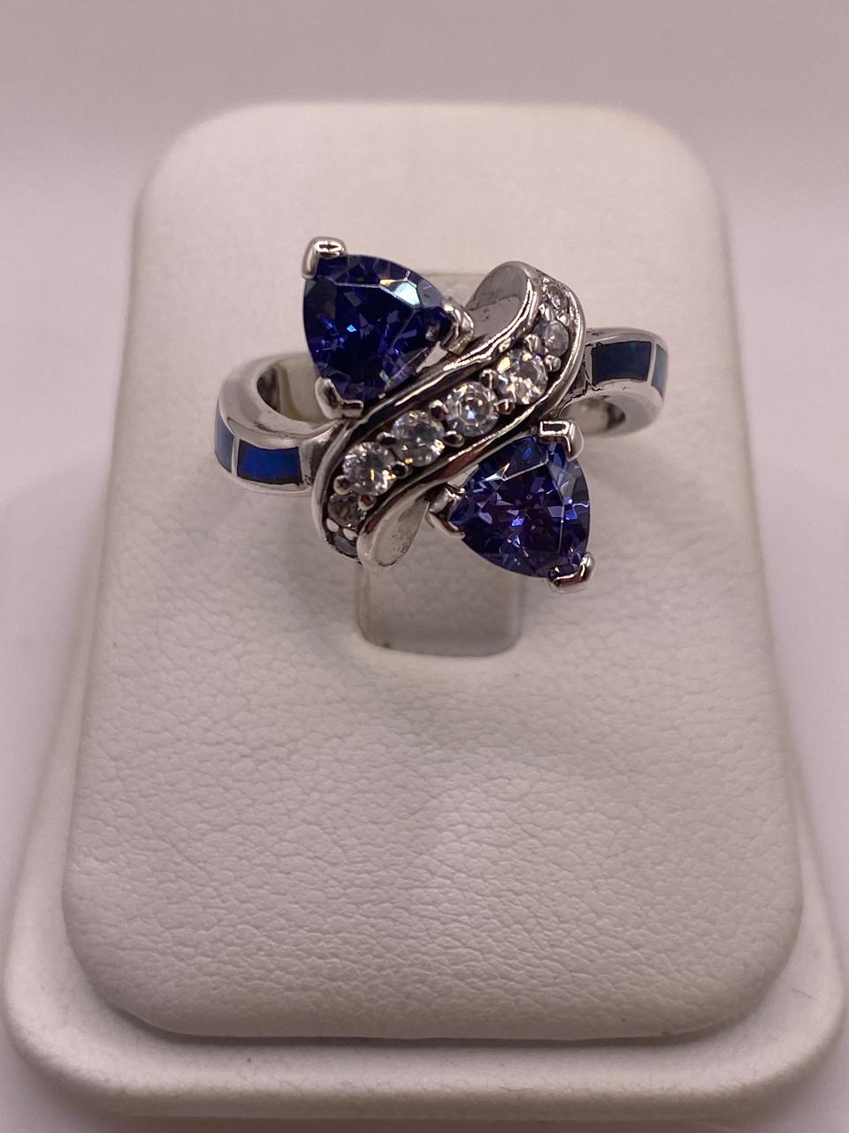 Anillo Elegante de Plata 925 con Ópalo de Fuego y Zirconia en báscula mostrando peso