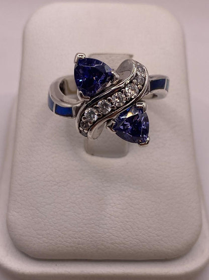 Anillo Elegante de Plata 925 con Ópalo de Fuego y Zirconia, vista lateral